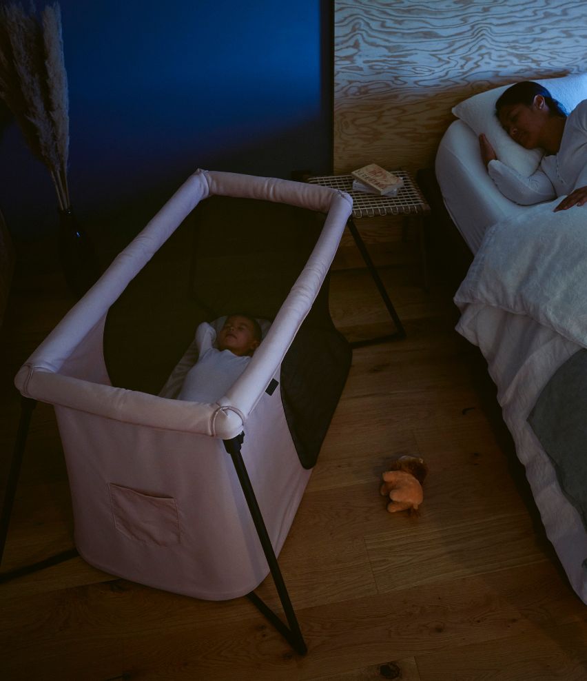 Moov & Sleep Travel Cot Sand