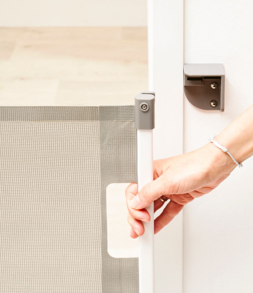 Safe & Roll Retractable Safety Gate