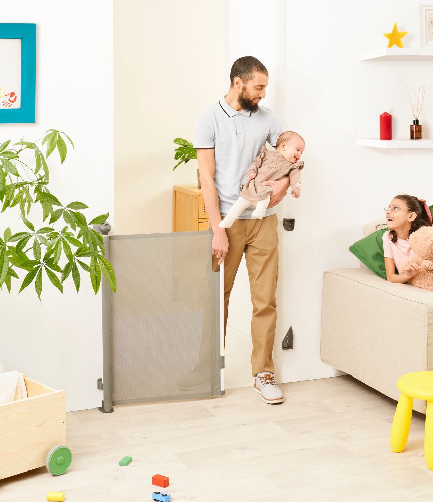 Safe & Roll Retractable Safety Gate