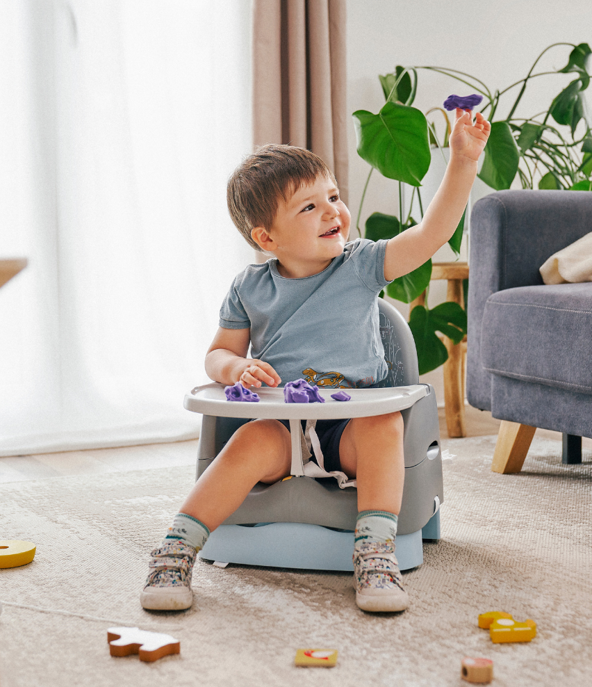 Plastic clearance booster seat
